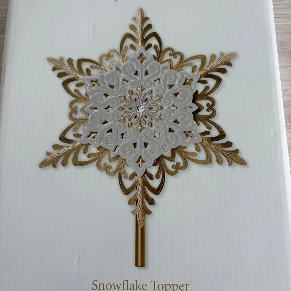 Hallmark Kerpsake Christmas Tree Snowflake Topper 2012